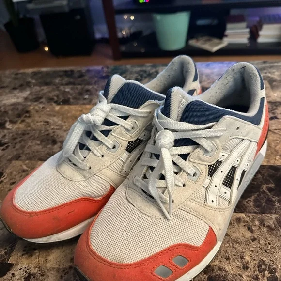 ASICS shoes - Picture 2 of 2